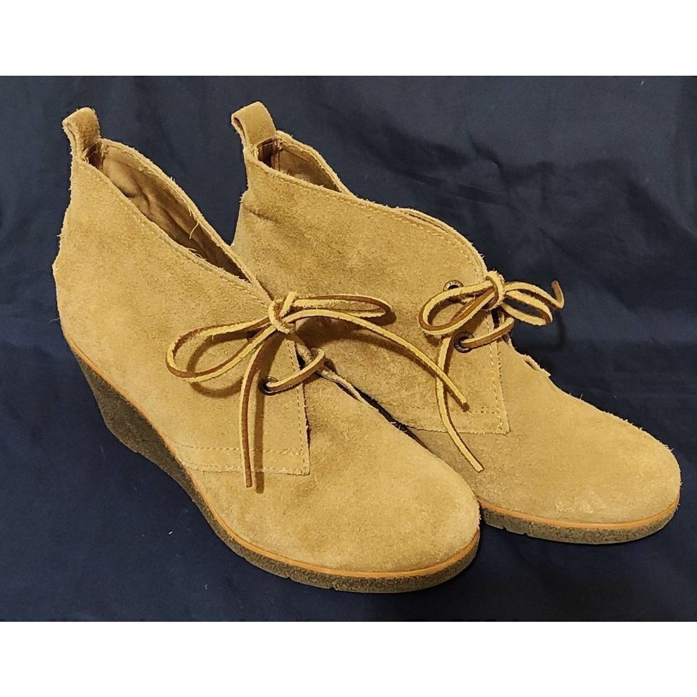 SPERRY Suede wedge booties chukka Size 8. Tan. Gently worn. 3" heels.